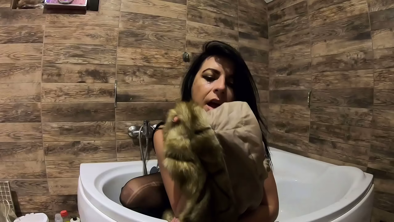 Fur Coat, Ripped Pantyhose &amp_ Naughty Bathtub Pee Play