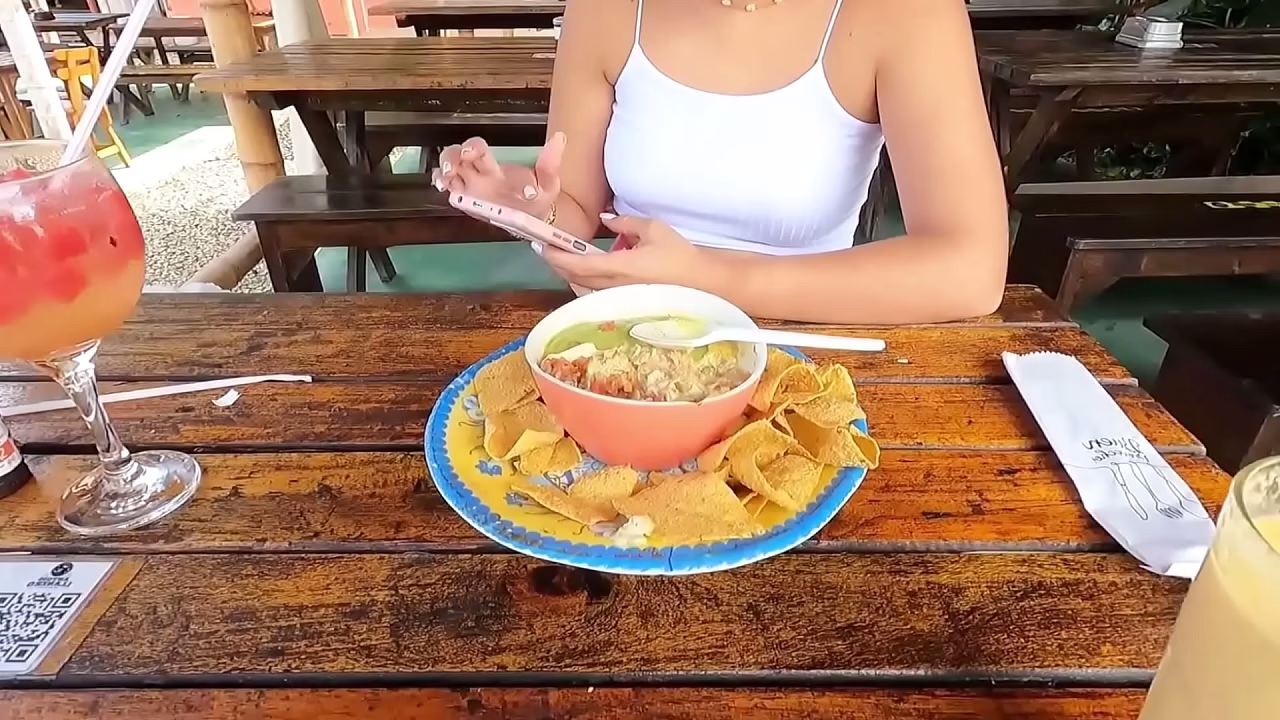 LA CHICA DE TINDER ACEPTA IR A COMER Y DESPUES DE LA COMIDA VIENE LA FOLLADA HASTA EYACULAR