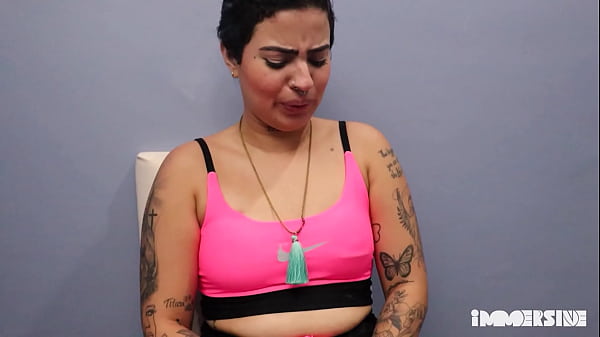 Duas putinhas da buceta cabeluda deixando eu fuder o cuzinho com for&ccedil;a, sou um cara sortudo