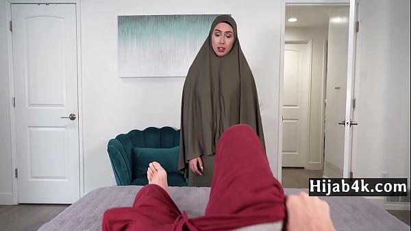 Hijab4k -  Arabic stepmom taught how to blow
