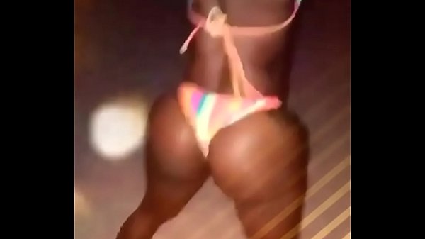 thumb twerking queens 2