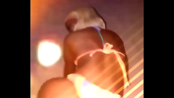 thumb twerking queens 2