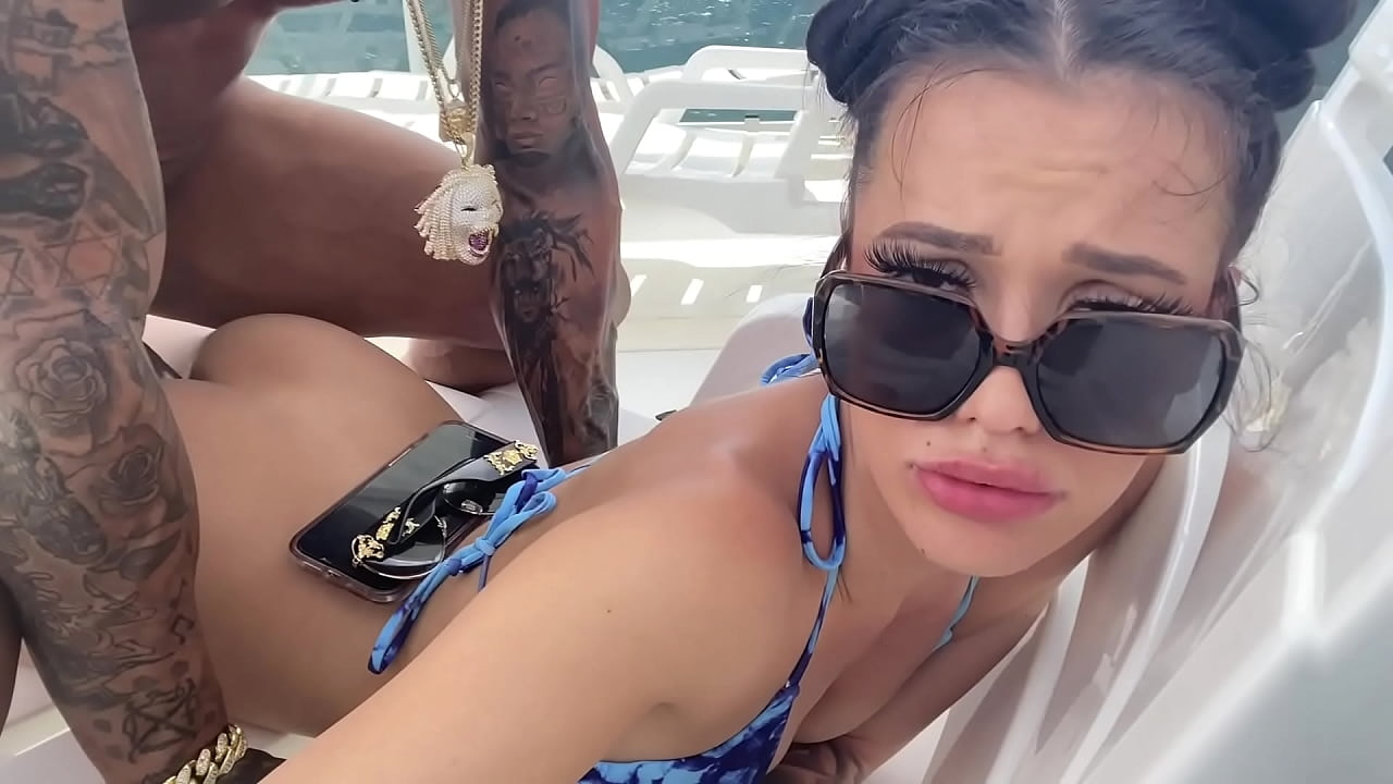 Pequeña zorra cachonda hace una mamada descuidada y folla amateur en un barco
                   sex fucking hardcore big sucking cock real tattoo amateur homemade fuck dick shaved pussy horny girlfriend couple amateurs big cock big dick small tits muchos negros