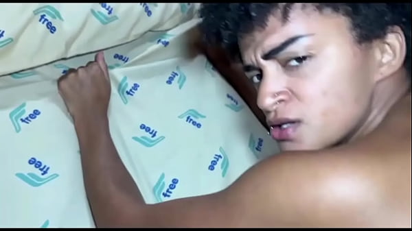 Download Video - Passageira me reconheceu e acabou pagando a corrida de moto me dando seu bucet&atilde;o&period; A casada &eacute; safada e gostosa pra caralho um bucet&atilde;o&comma; que dei v&aacute;rias leitadas &period;
