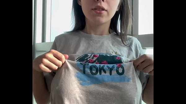 Tinilány nagy cicik között a farka