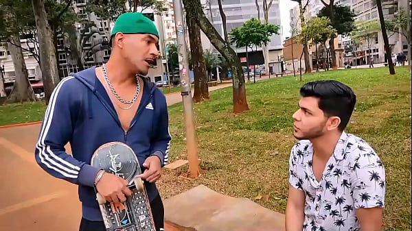 Download Video - D&eacute;j&agrave;-vu - 2 amigos convidaram um novinho pra um a tr&ecirc;s gostoso