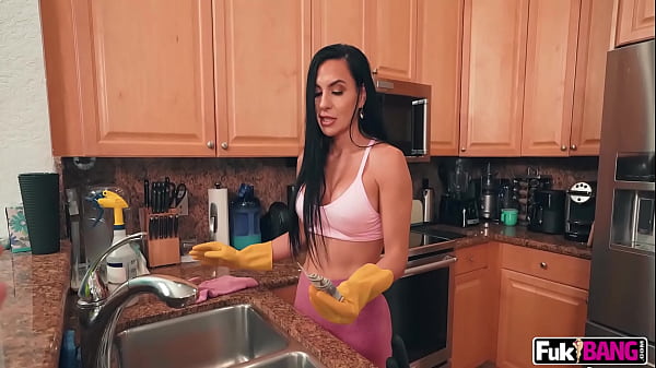 Sandy Love Maid Get Quick Cash Quick Clean