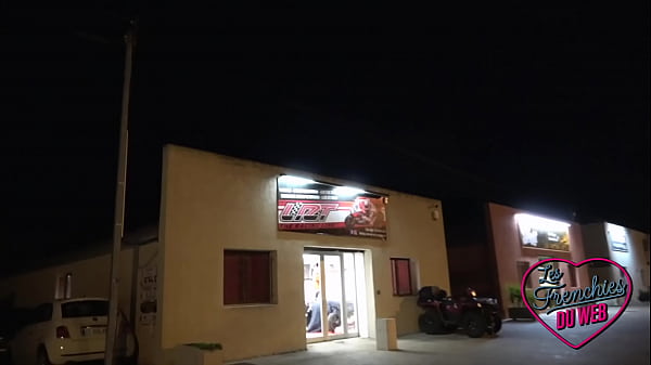 Download Video - Aurora&comma; jeune coquine de 23ans avec de gros seins