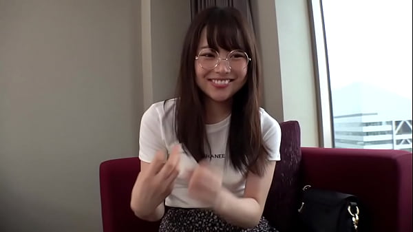 Chiharu-chan enjoys the reaction of her dick with various blowjob techniques! When she can't take it anymore, she inserts her big dick into Chiharu's beautiful plump pussy!