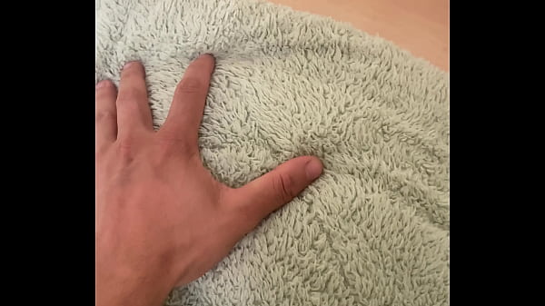 ME COMIENZO A TOCAR MIS TETAS Y MI VAGINA MIENTRAS MI PAPI ESTA A LOS LADOS DE LA CAMA, REAL CASERO 100%