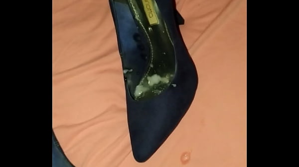 Gozando escondido no sapato Scarpin Mariota da ...