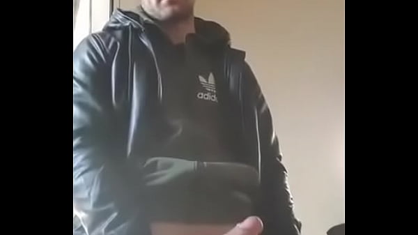 Se acomoda el pito