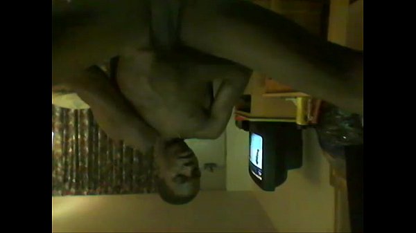 negrinho delicioso se masturbando