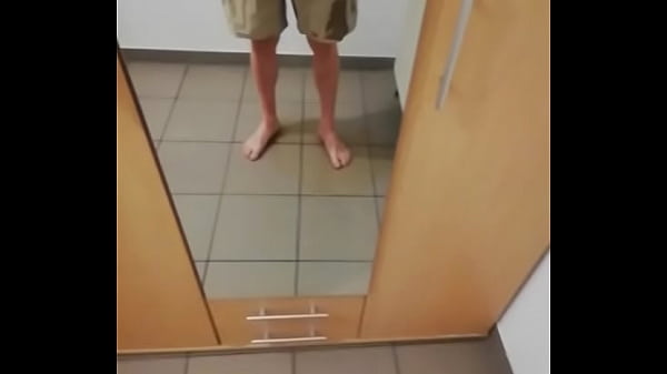 Download Video - GASTE85&comma; piss in pants