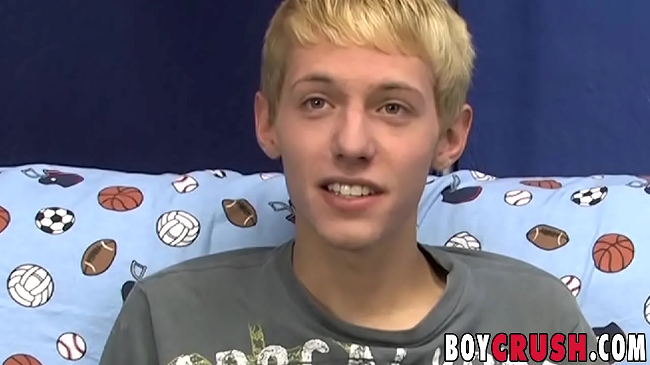 El jovencito rubio entrevistado Kenny Monroe se masturba y se corre
                   cumshot skinny masturbation solo gay twink interview big cock big dick boycrush jerking off kenny monroe muchos negros