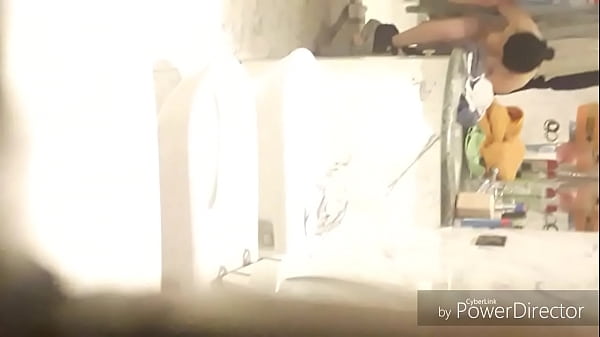 Download Video - Spy aunt tits in shower sesos