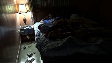 Usando o vibrador na minha bucetinha virgem e molhada