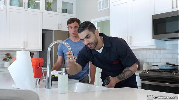 Muscle Plumber Arad Winwin Cleans His Customer'...