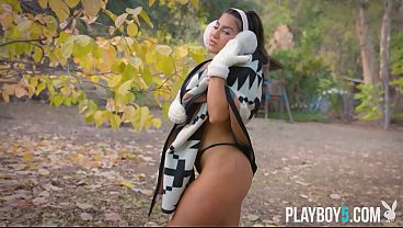 Arab MILF with a big ass Lena The Plug solo striptease outdoor
