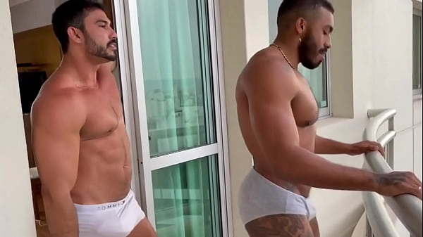 Download Video - 3 PARRUDOS MACHOS SE PEGANDO &comma;CHUPANDO CUZINHO E GOZANDO MUITO&period; - FREE
