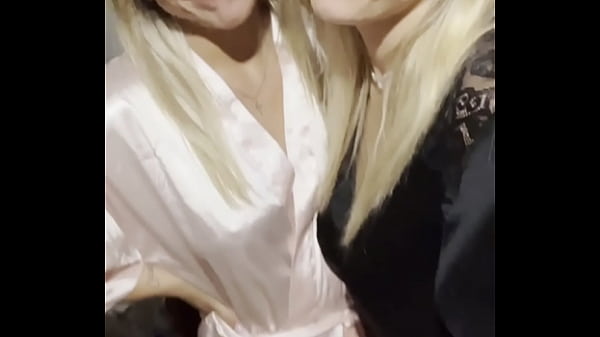 Beautiful Babe gets a Huge Wood in her Butthole and Trimmed Pussy