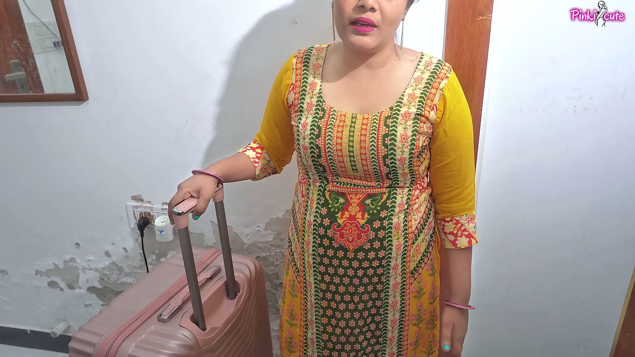 New Year Enjoy-Huge Ass Sister shared Room in OYO with her stepborther, She got hard fucked and Hot orgasm.