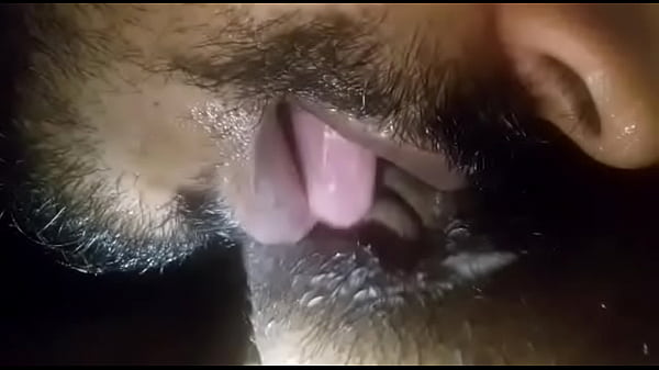 Succhia La Figa Di Sua Moglie Nei Bour
