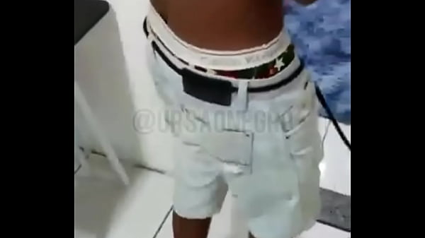 Novinho &ldquo;hetero&rdquo; curioso deu a bunda pela prime...