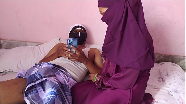 Muslim Aapi Caught Her Step Brother Watching Porn In Mobile Then Fucked Her Pussy