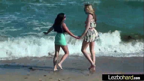 (Shae Summers & Brianna Oshea) Teen Hot Lesbians Girls In Sex Act On Cam vid-27