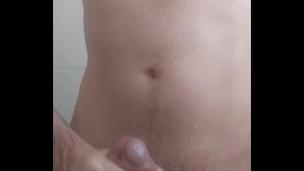 Download Video - Tomando banho e gozando