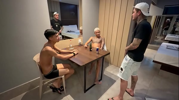 Download Video - Fodendo gostoso meu parceiro e o amigo dele