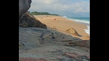 Salgo de la ducha y me toco un rato...