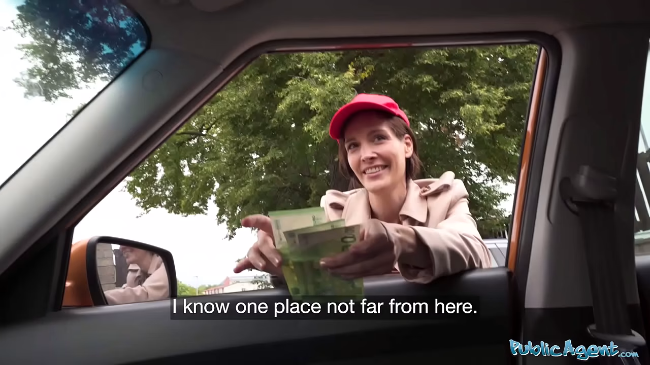 I offered this shy waitress more than just the tip - Public Agent