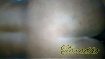 Chupando buceta peluda e gozando dentro do rabo da preta