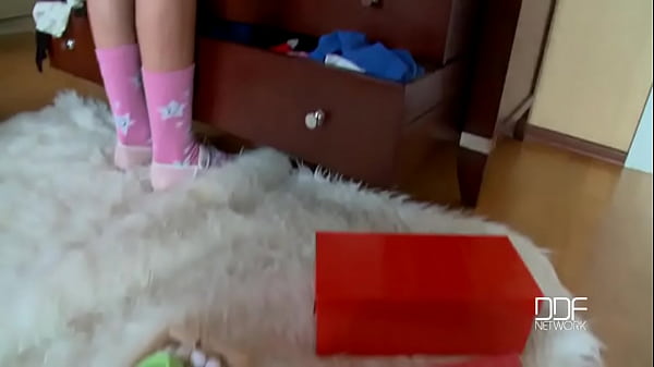 I'm fucking my teen ass with toy