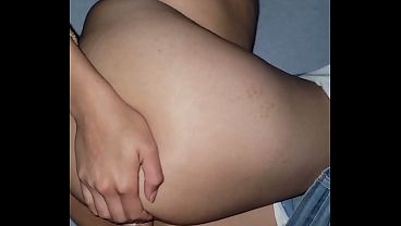 Download Video - La novia putona de mi Amigo me pidio tener sexo a escondidas en su casa Ella tiene una vagina muy rica