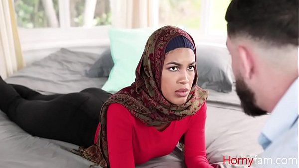 Virgin Stepsis In Hijab Fucks - Maya Farrell