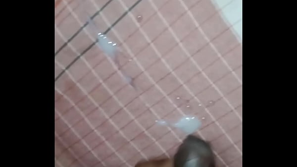 Nagy fekete farok maszturbálása és elélvezés