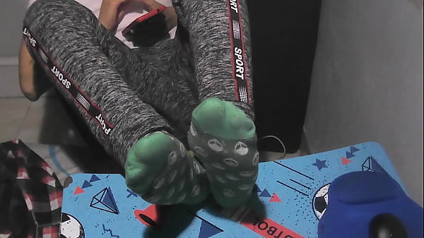 Taking a rest with my barefeet and sweaty green...