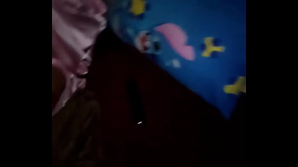 Download Video - shh shh no vayas a gritar&excl;&excl; padrastro se folla a su hijastra uerm la siesta