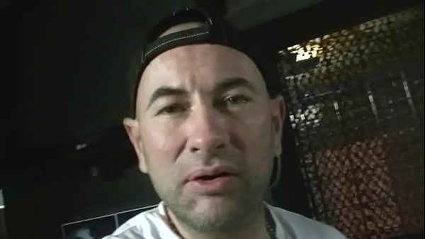 Martin MAZZA bais&eacute; un daddy muscl&eacute; dans une cruisingJ'ai ador&eacute; film&eacute; la ...