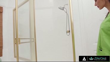 ヌルマッサージ - カミ・ストレラとレミー・ルーンがこの男性に忘れられないダブルヌルスリーサムをプレゼント