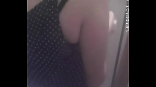 Zum Fünften Mal Habe Ich Meine Beste Freundin Beim Urinieren In Ihrer Toilette Gefilmt