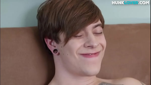 Athletic tattoo newbie wanking his dick on bed ...