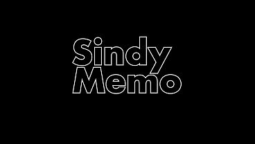 garota trans Emma Ink batendo punheta peladinha