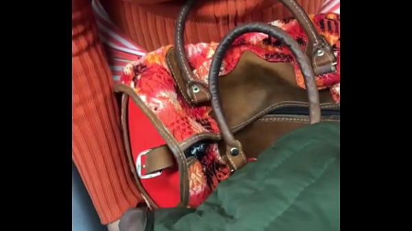 Une Milf Mature Me Branle Dans Le Train