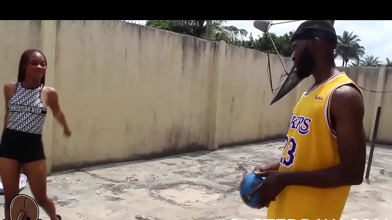ella folla mi gran polla mientras juega baloncesto
                    black outdoor riding fuck ebony missionary big dick african xxx muchos negros