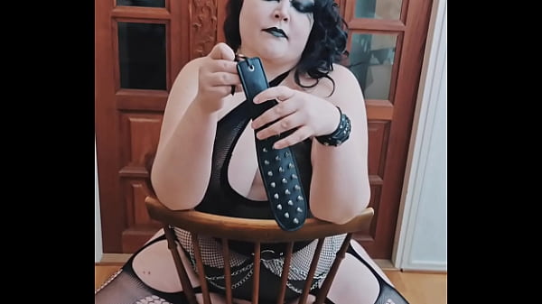 thumb goth domina