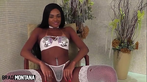 Indyara Golden black hot beautiful pussy